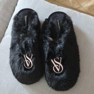 Victoria's Secret Black Faux-Fur Soft Slip-On Slippers with Pink VS Logo 🖤💕